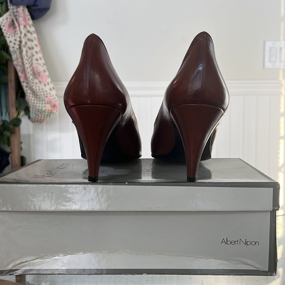 Albert Nipon brown leather heels. Size Women’s 8. - Picture 3 of 10